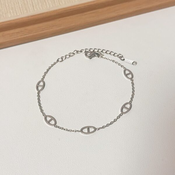 Simple And Light Luxury Special Fun Design High-end Bracelet For Women - Image 2