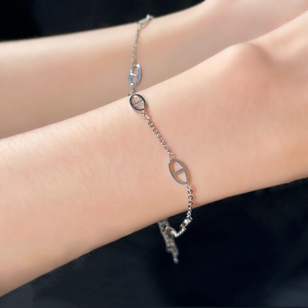 Simple And Light Luxury Special Fun Design High-end Bracelet For Women - Image 4